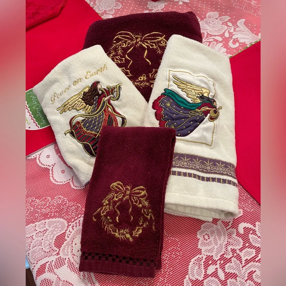 4 bathroom Christmas towels